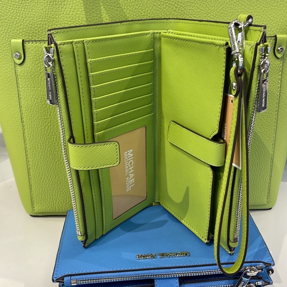 MICHAEL KORS LG DOUBLE ZIP WRISTLET Wallet Phone Case Holder 
Lime
NWT - Picture 12 of 16